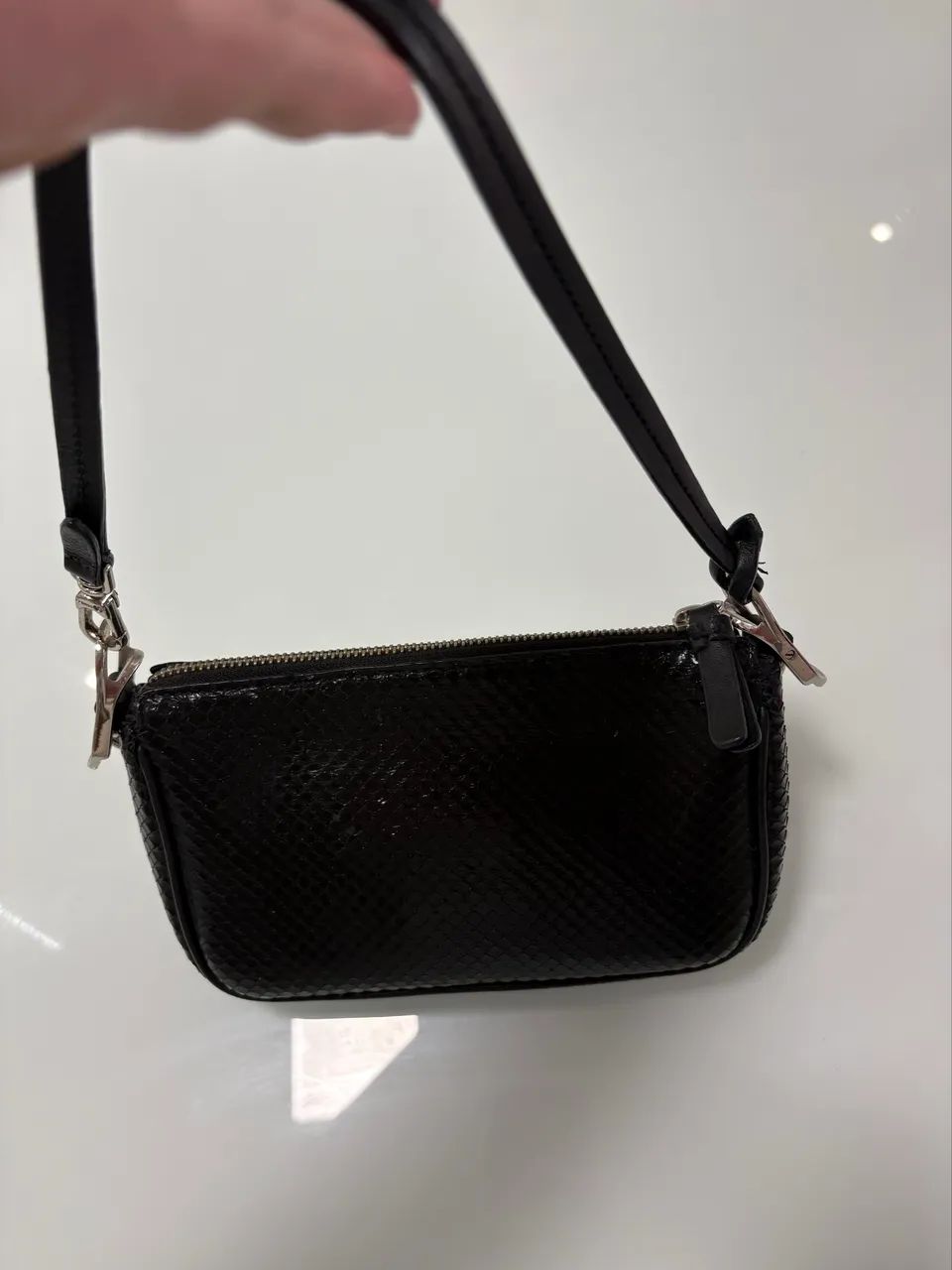 Bolsa preta da schutz com duas alças 