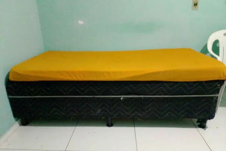 CAMA BOX + COLCHÃO em perfeito estado!