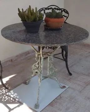 Mesa para jardim granito e ferro fundido.Conservada - Foto 3