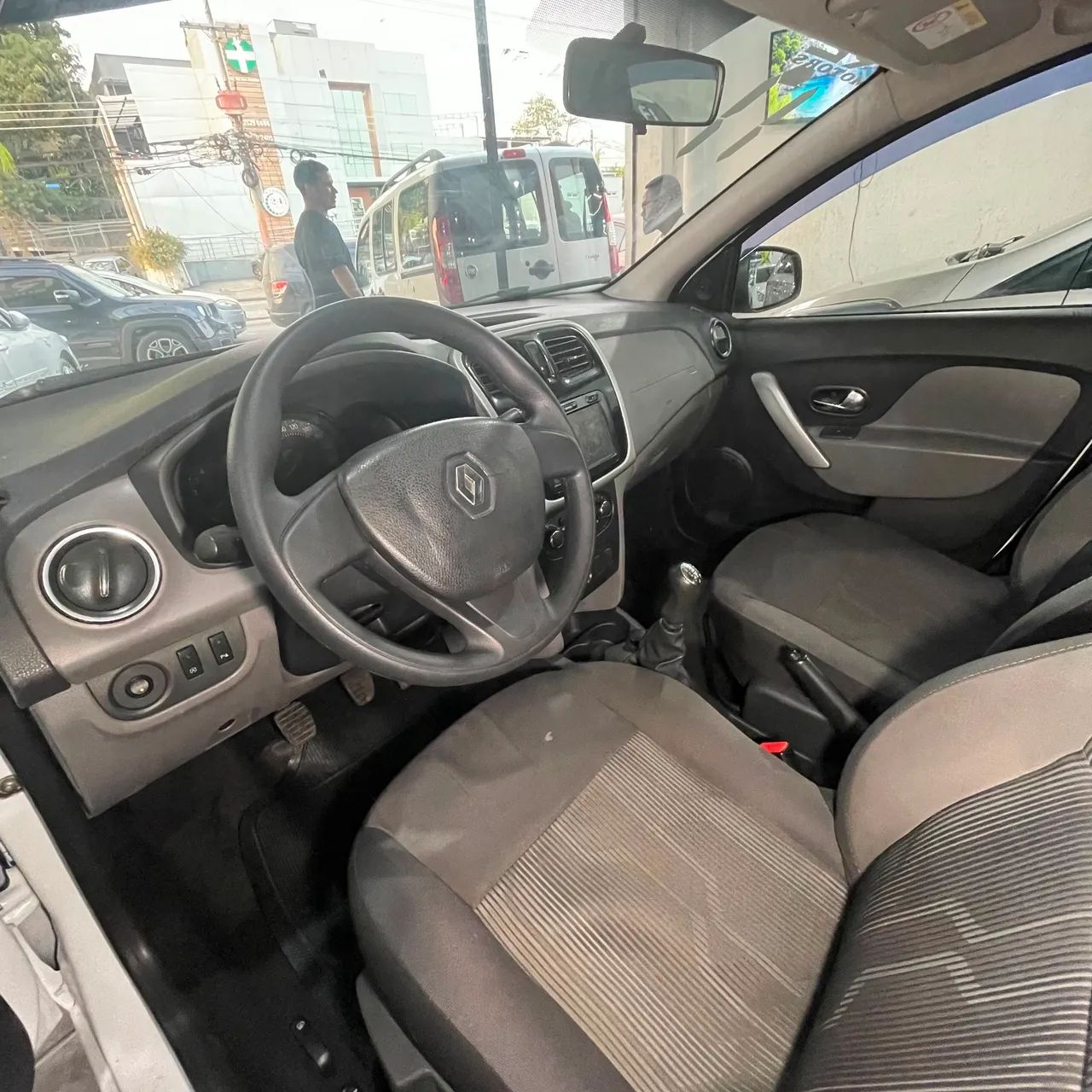Renault Logan Expression Flex 1.6 16V 4P 2017 - Foto 4