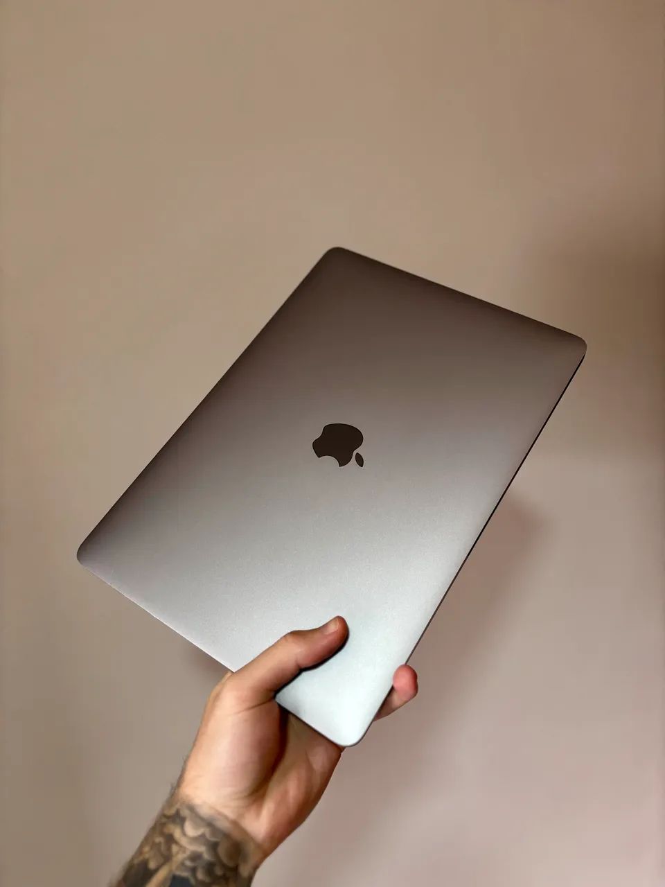 MacBook Pro 13 2019 | i5 Quad-Core | 8GB RAM | Retina - Estado