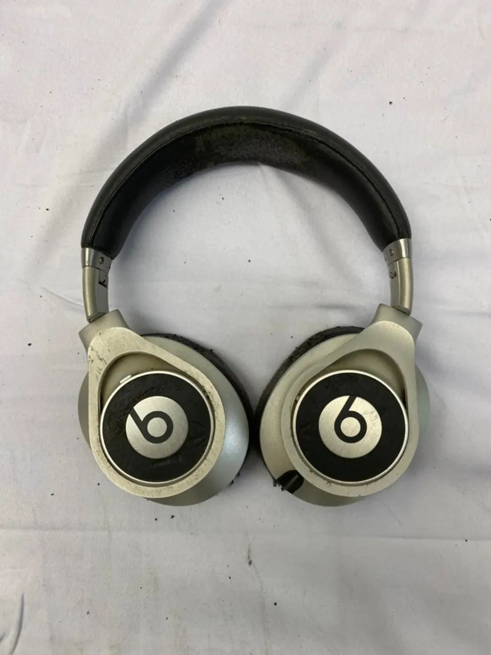 Fone Beats MH6W2BR/A Executive Prata Usado com Defeito