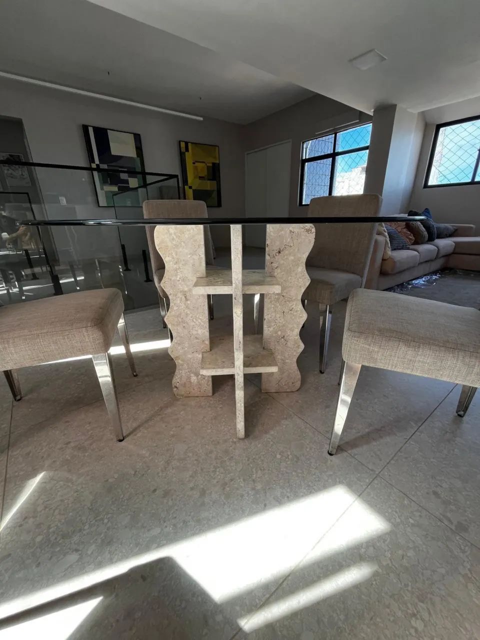 Mesa de Vidro Redonda com Base de Mármore Travestino e 6 Cadeiras - Foto 4