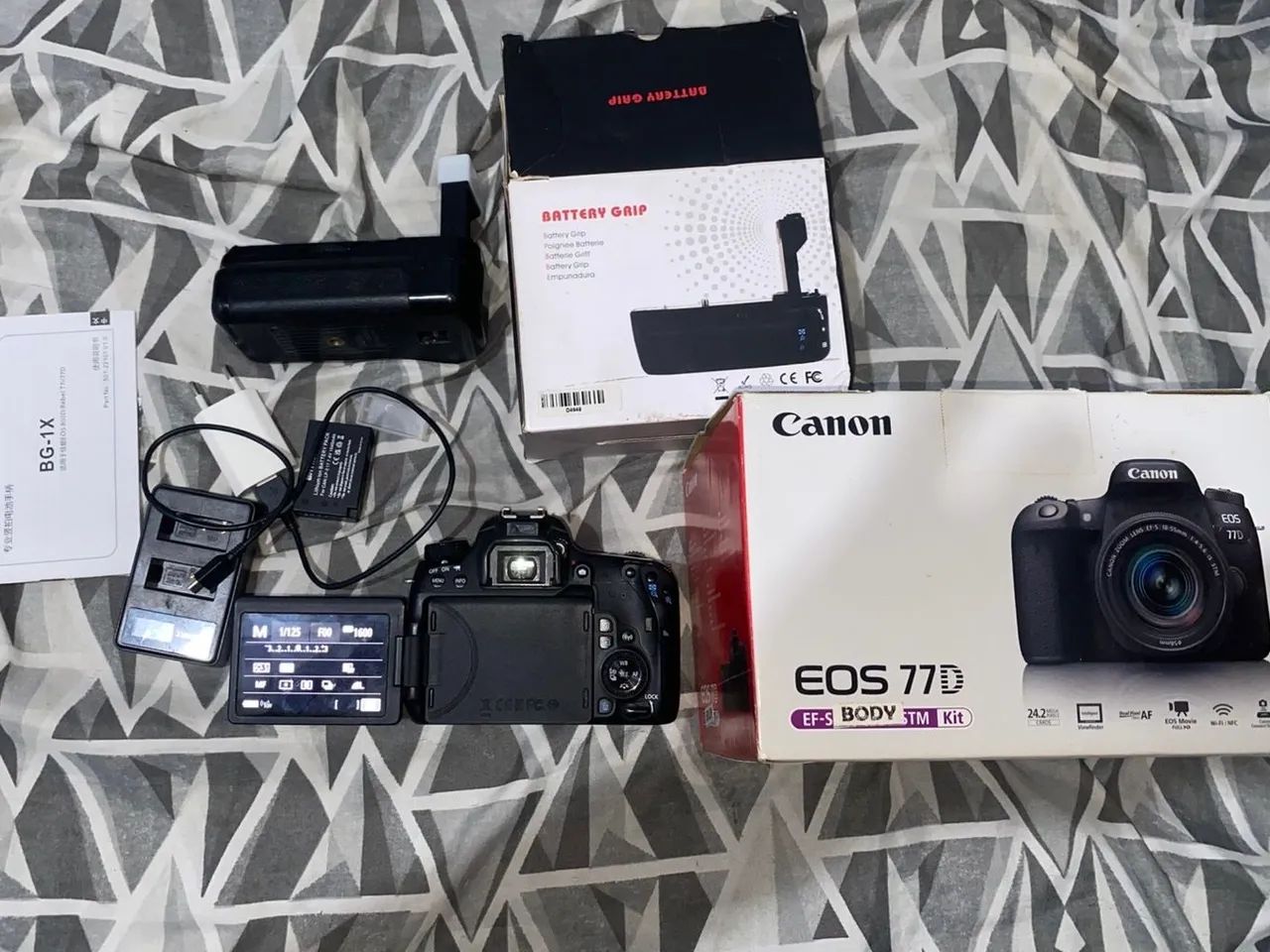 Cânon 77d com Grip, 2 baterias e caixas  - Foto 2