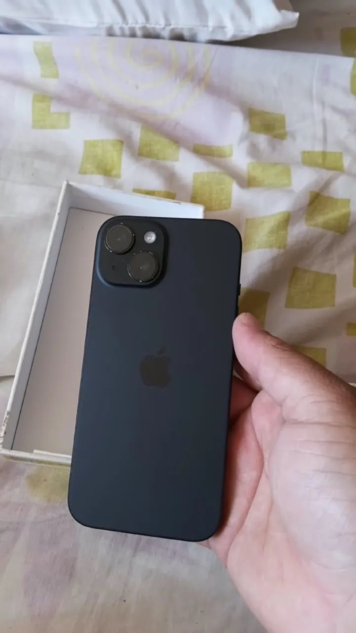 Vendo iPhone 15 em bom estado com 4 meses