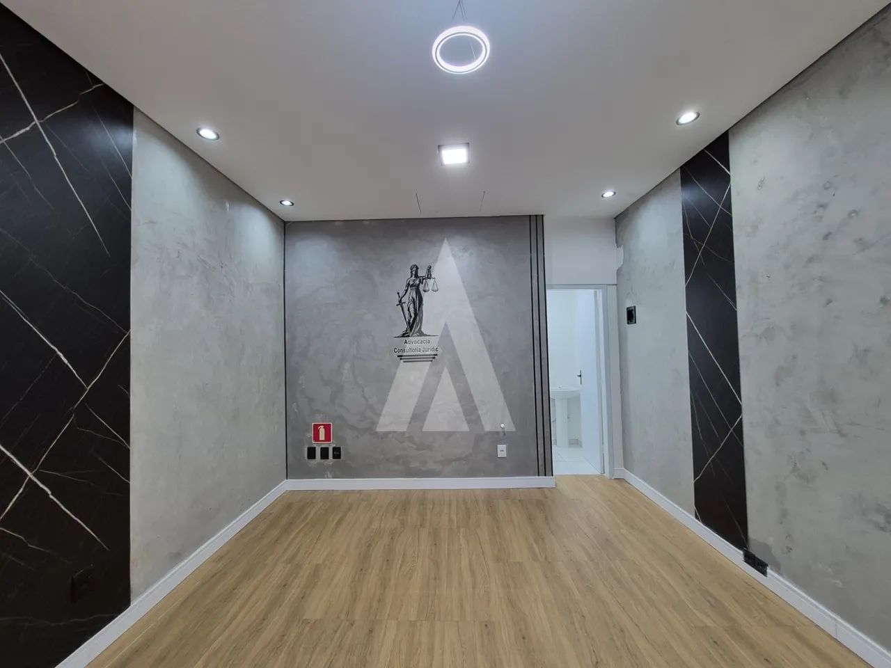 Sala de 18 m² com lavabo no Centro de Joinville.