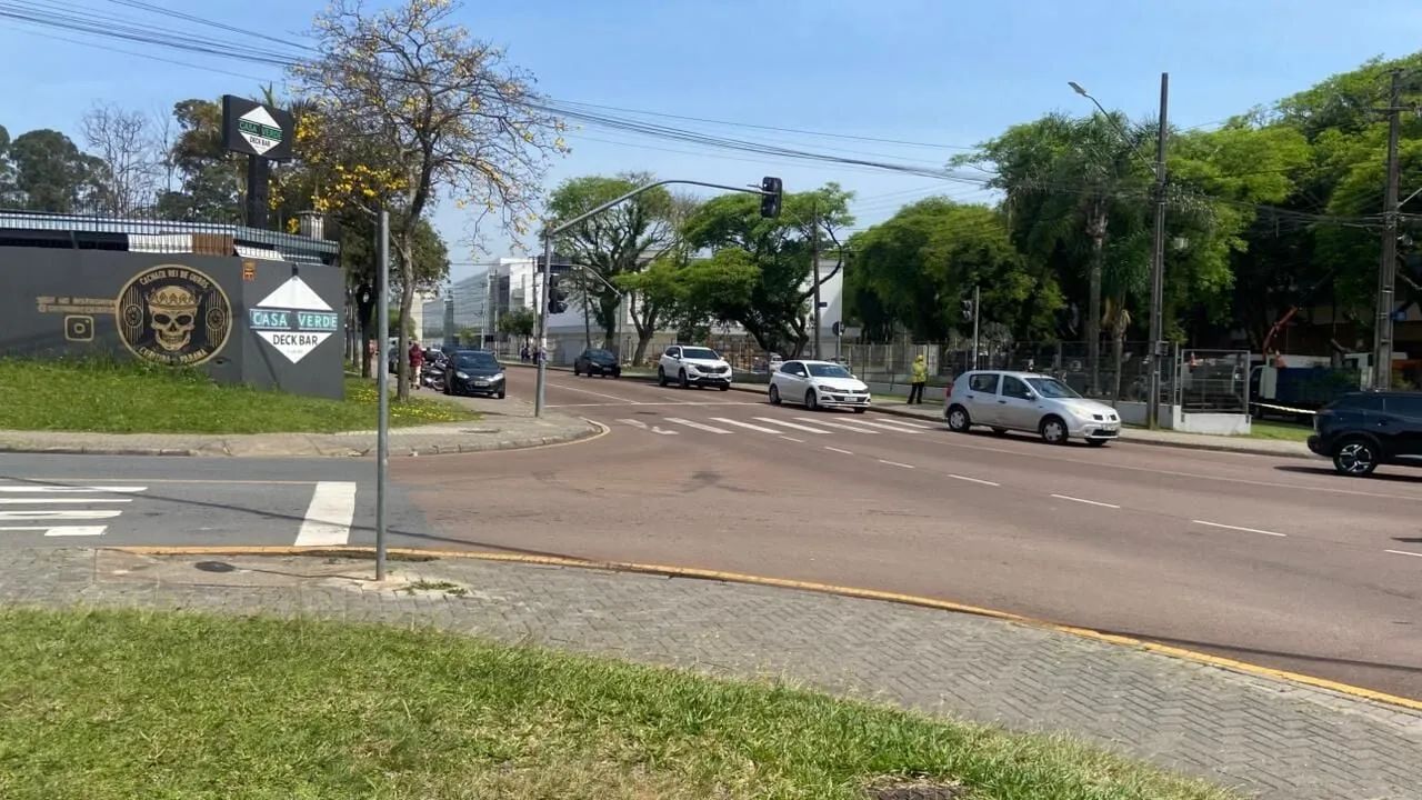 Loja - Avenida Nossa Senhora de Lourdes, 120 - Foto 4