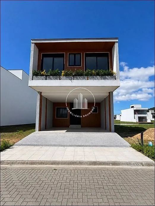 Casa 3 Quartos com 1 Suíte e demi suite