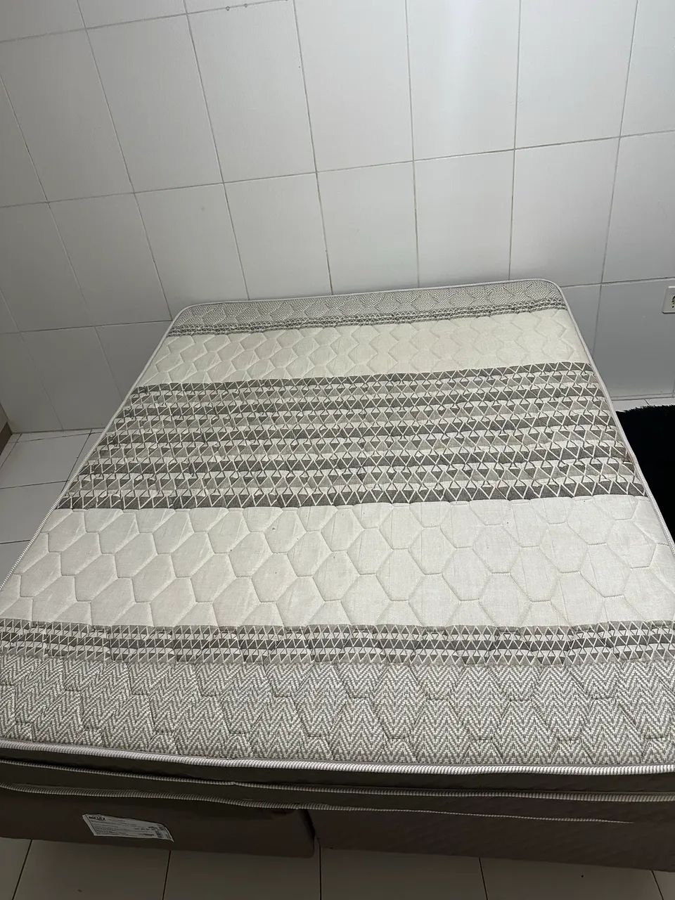 Cama semi nova 