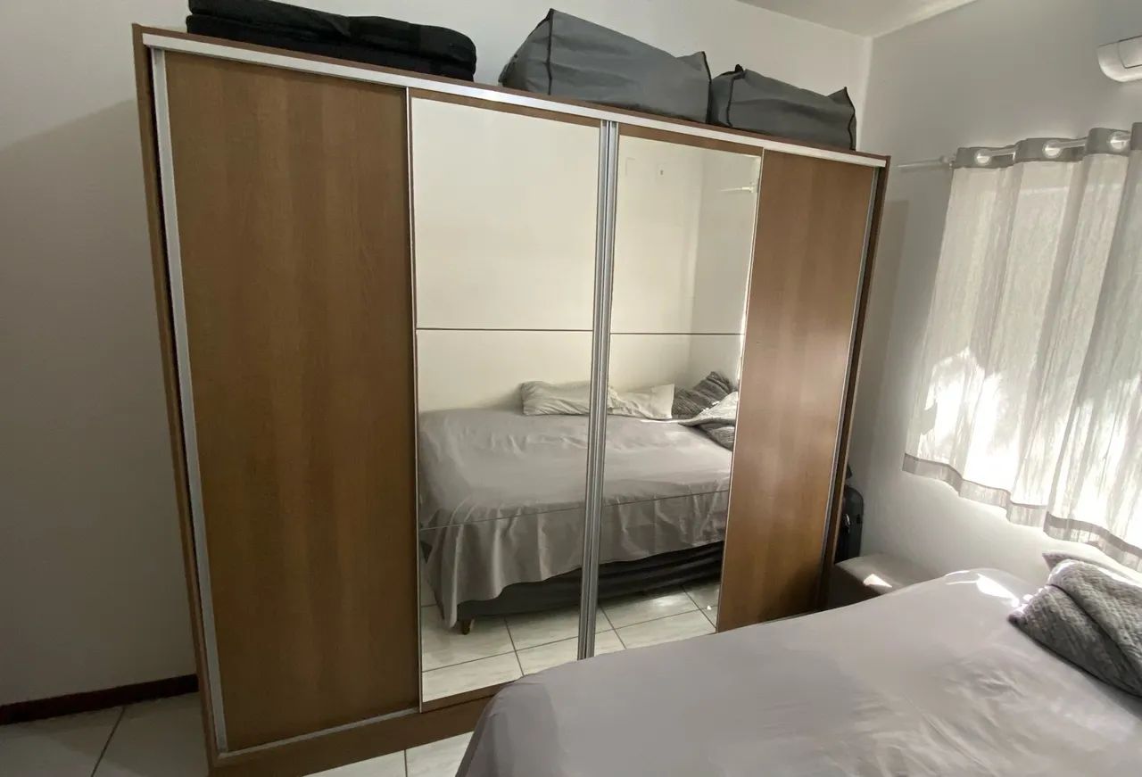 Guarda roupa Casal porta de correr com espelho