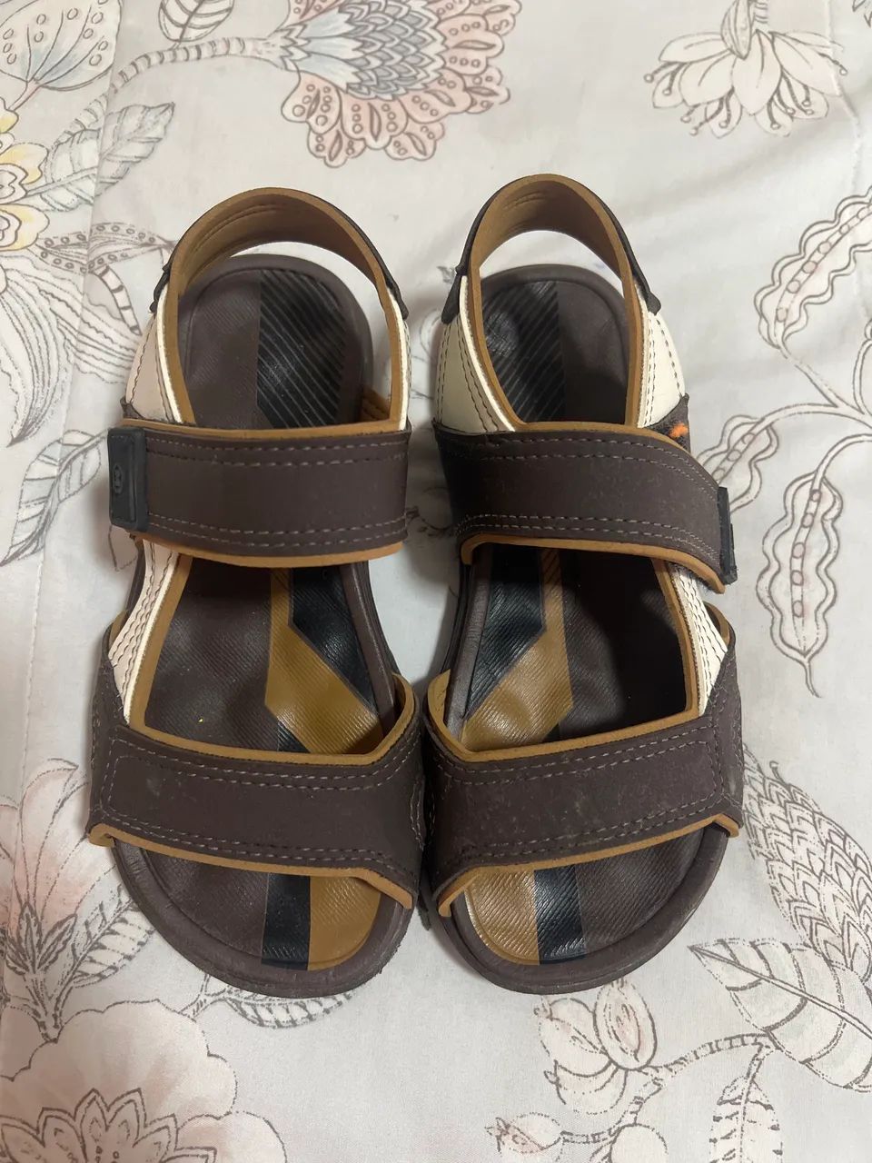 Sandália infantil nova 