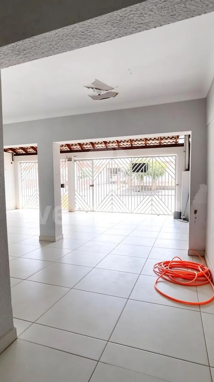 Casa com edícula, com 4 quartos, 2 banheiros no Jd. Adelaide em Hortolândia-SP. - Foto 3