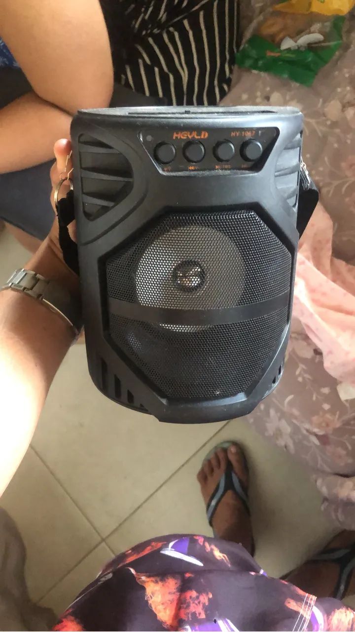 Caixinha de som com controle remoto