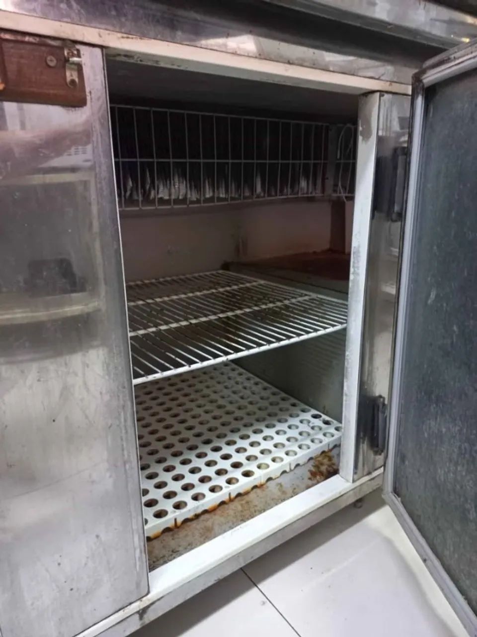 Balcão refrigerado com bancada de pedra - Foto 4