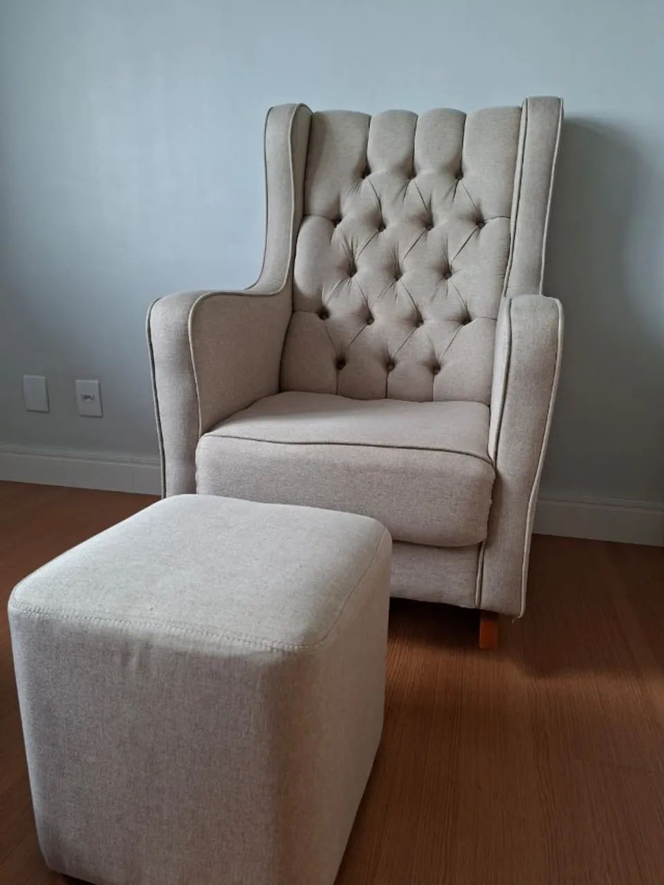 Cadeira de Amamentação (+ Puff)