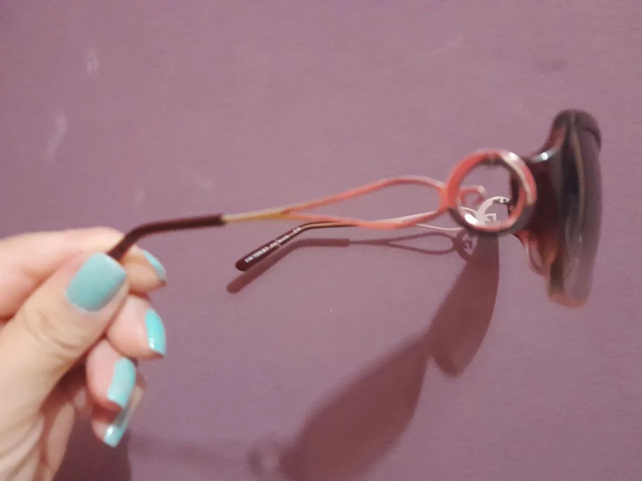 Oculos de sol, com estilo usado e bem conservado  - Foto 5