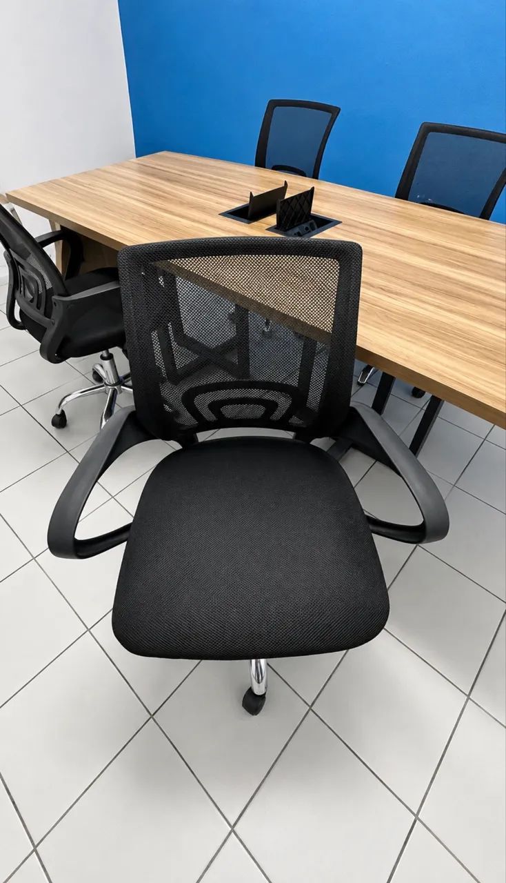 Mesa de Reunião com 6 tomadas + 4 Cadeiras  - Foto 3