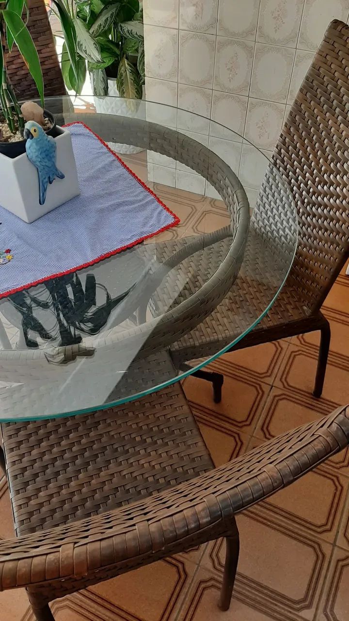Conjunto de mesa e cadeiras - Foto 2