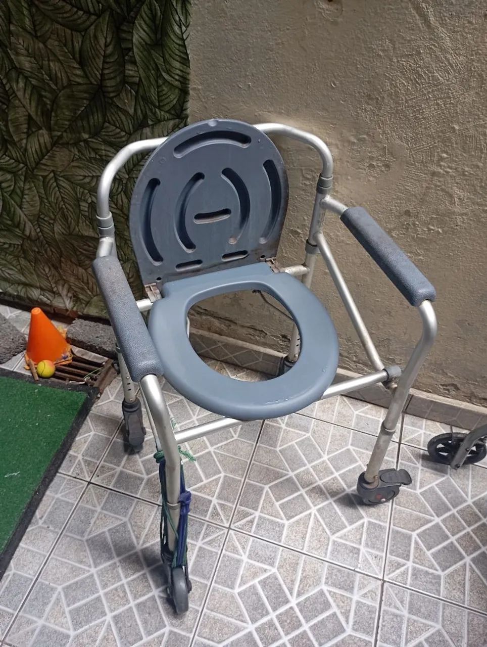 Cadeira de banho e andador - Foto 2