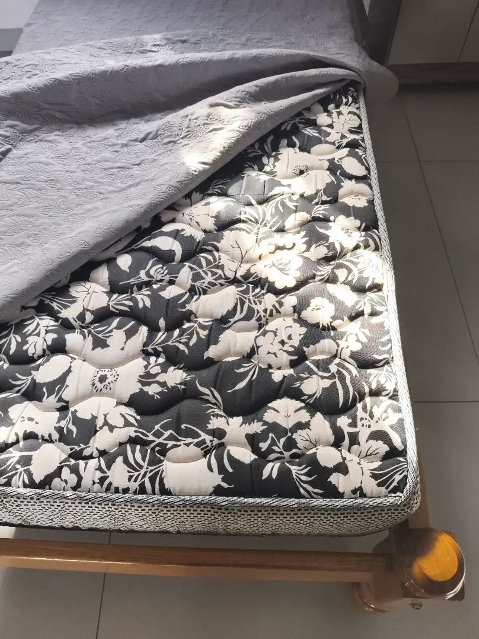 Cama com colchão (novo) - Foto 2