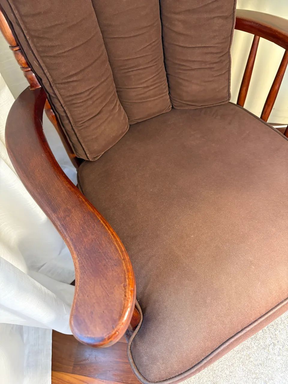 Poltrona maciça estilo colonial  - Foto 4