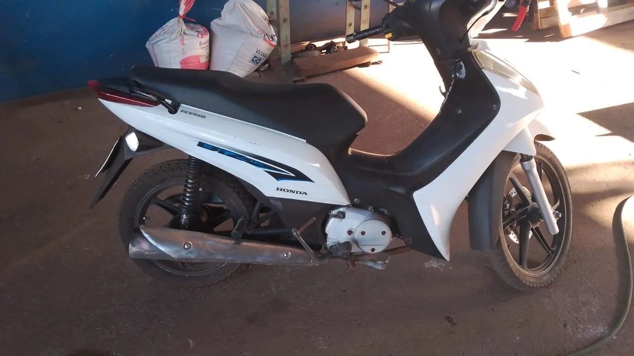Moto biz 2014 em ótimo estado - Foto 2