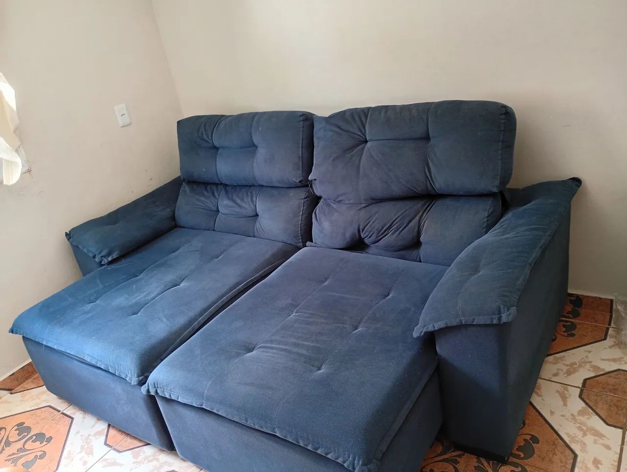 Very Affordable Retractable Sofa!470064916322723840