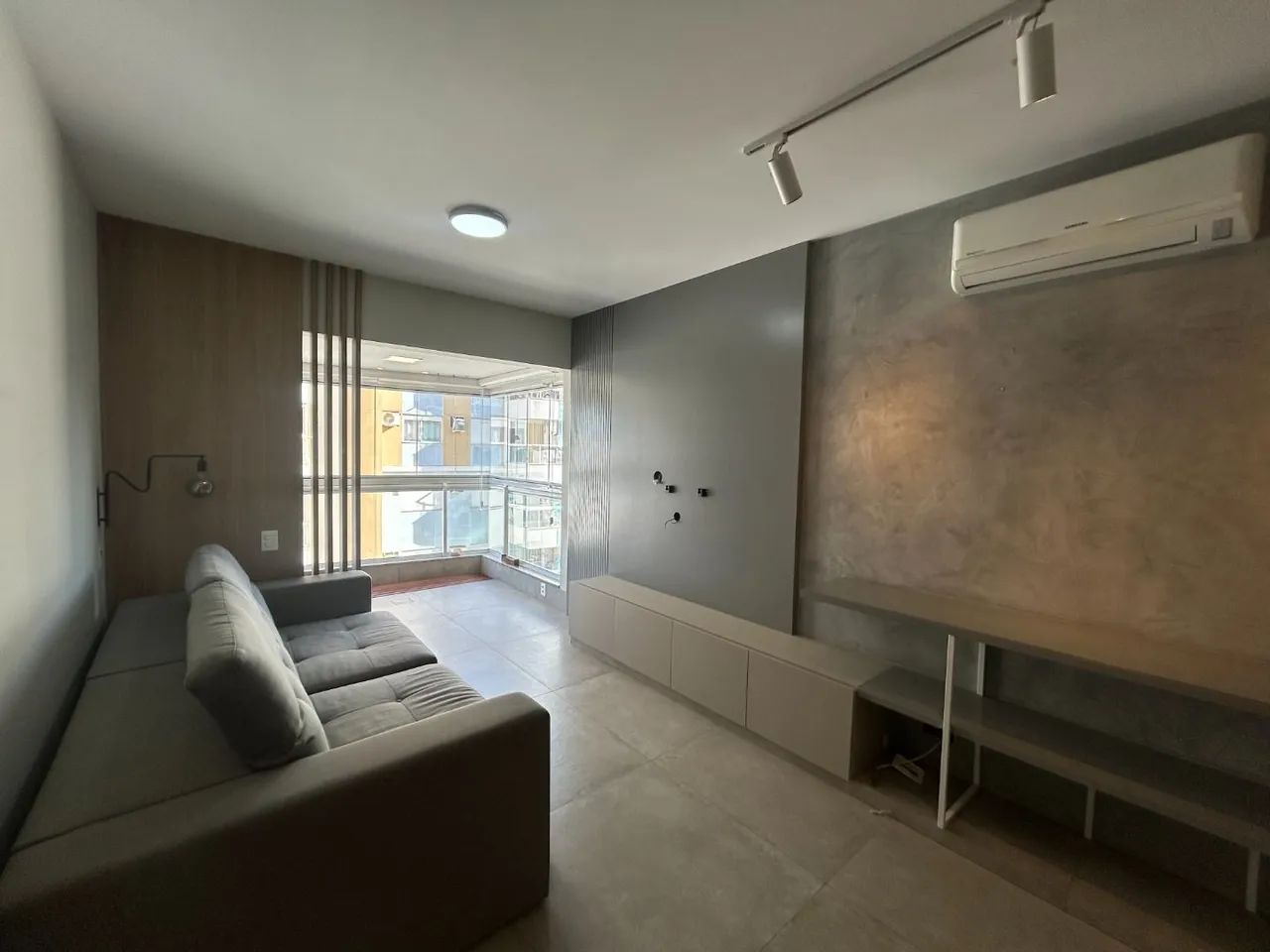 Apartamento Semimobiliado com 3 Dormitórios, Churrasqueira e 2 Vagas | Itacorubi - Foto 2