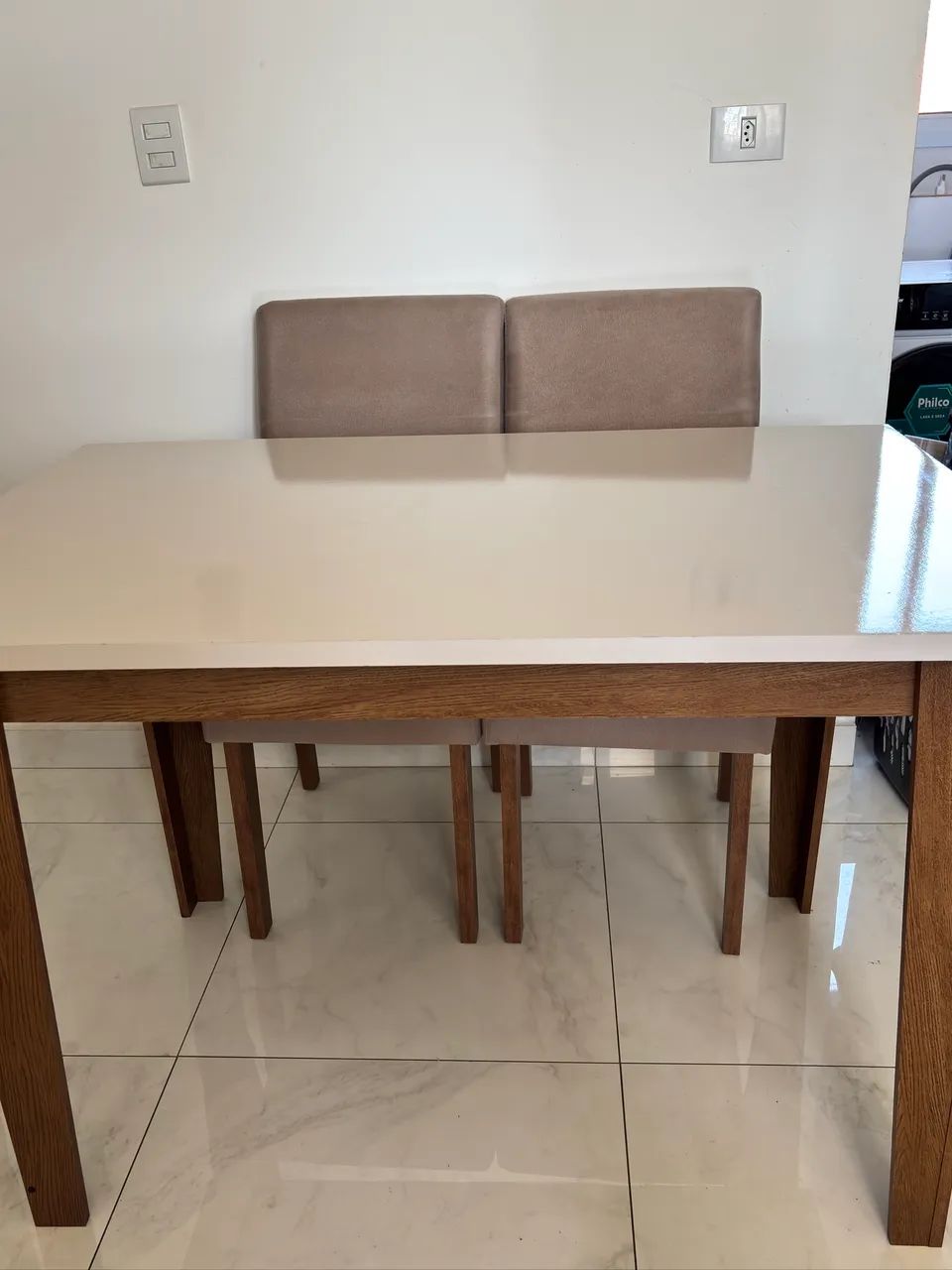 Mesa com 4 cadeiras