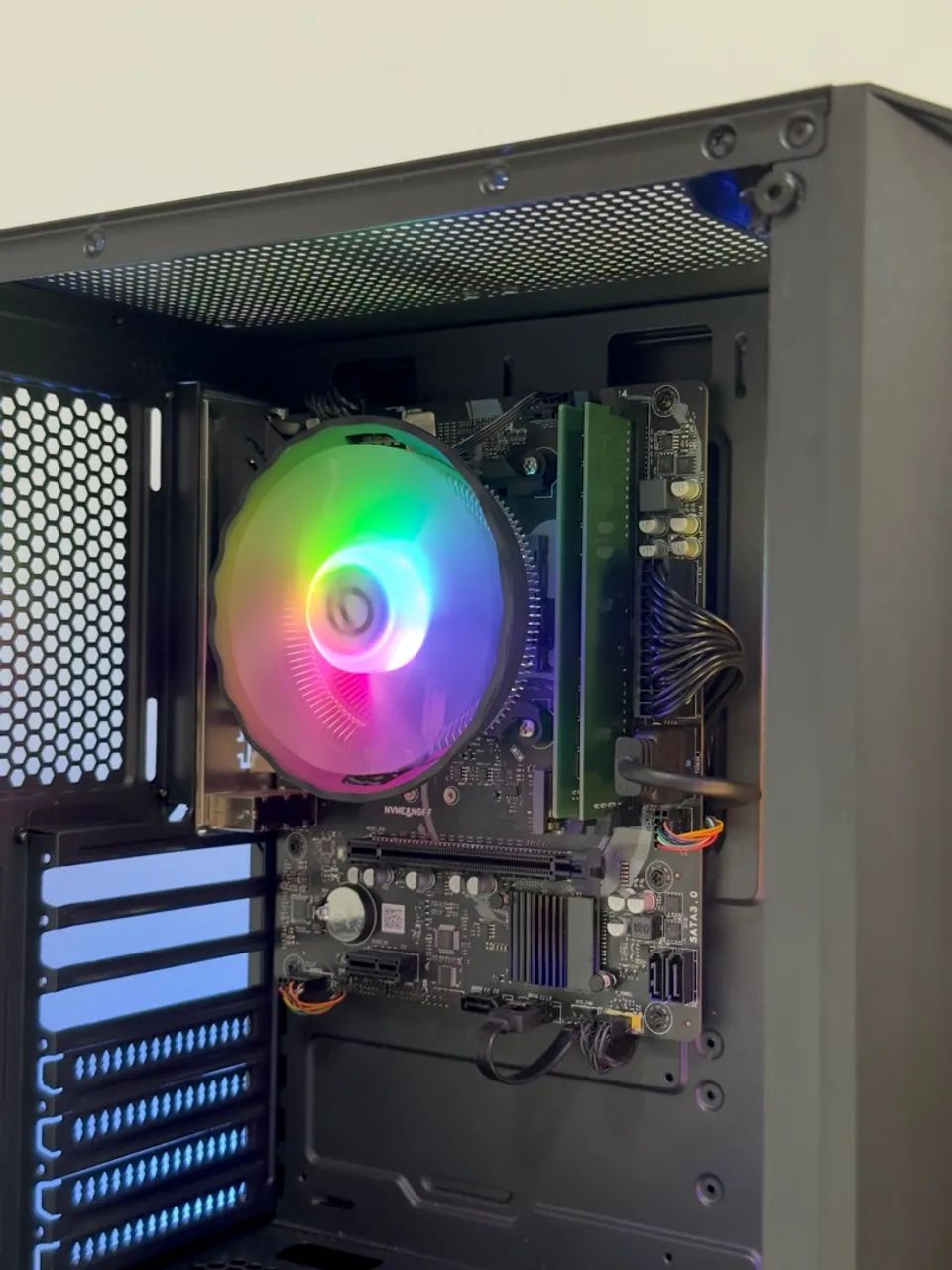 PC GAMER RYZEN 5 5600GT - Foto 3