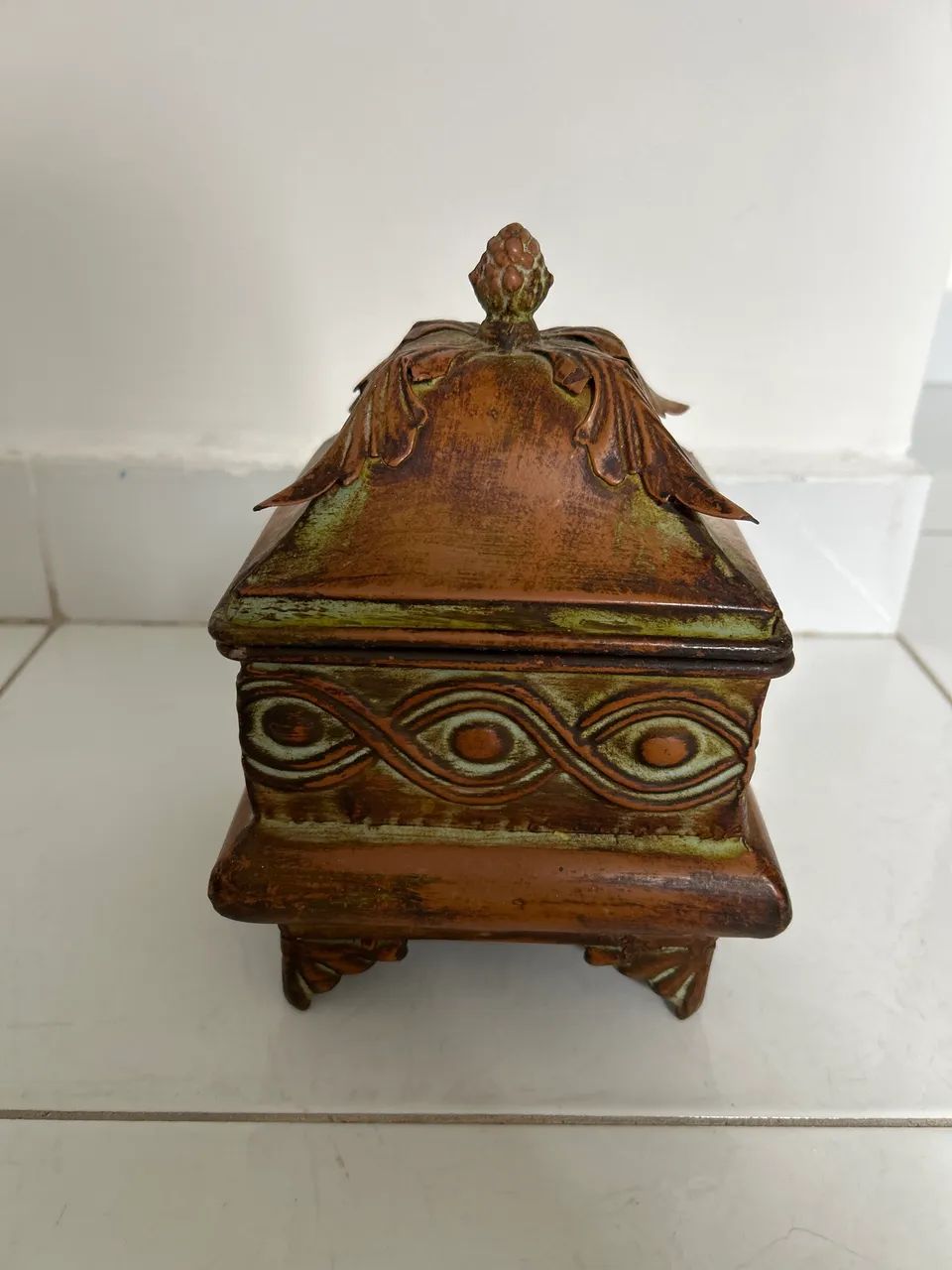 Caixa decorativa de ferro