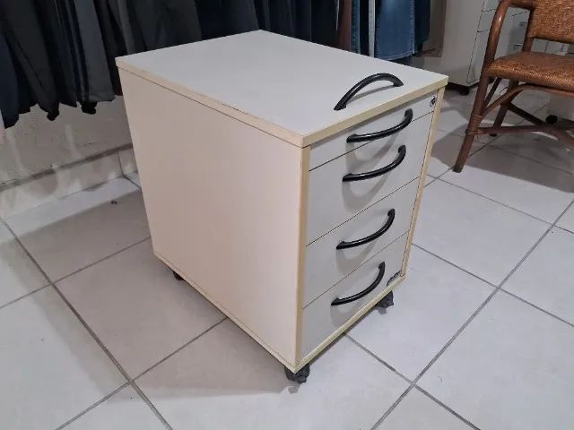Gaveteiros multiusos da Giroflex com rodinhas - Foto 3