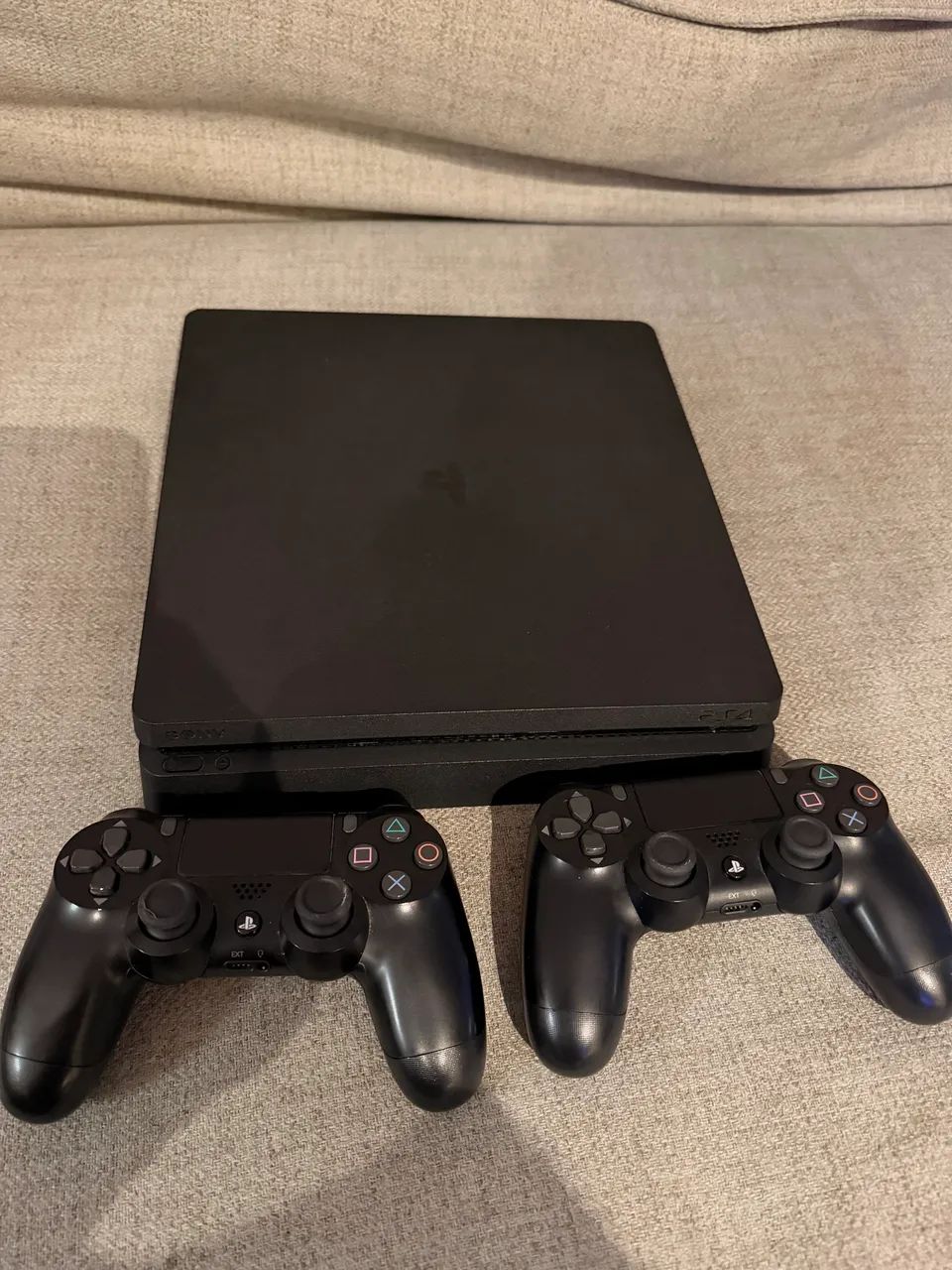 Vendo PS 4 1 tera ótimo estado e funcionando 