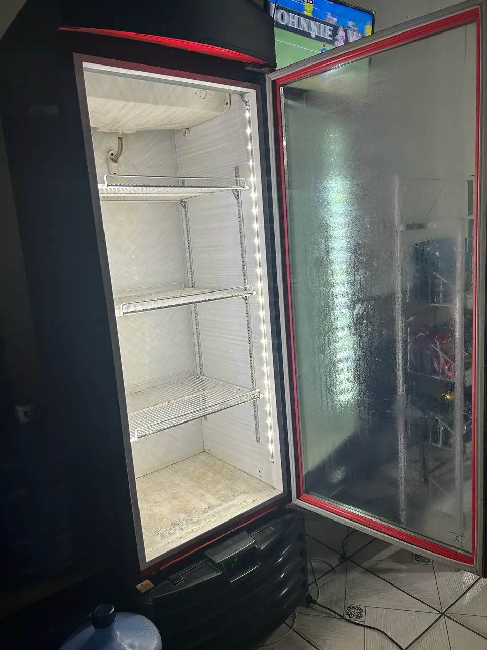 Geladeira expositora 