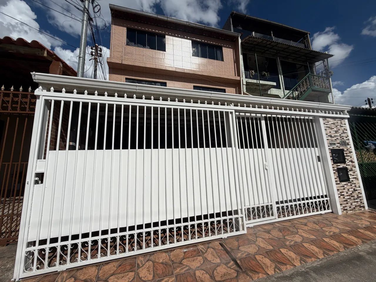 Sobrado com três apartamentos grandes  - Foto 3
