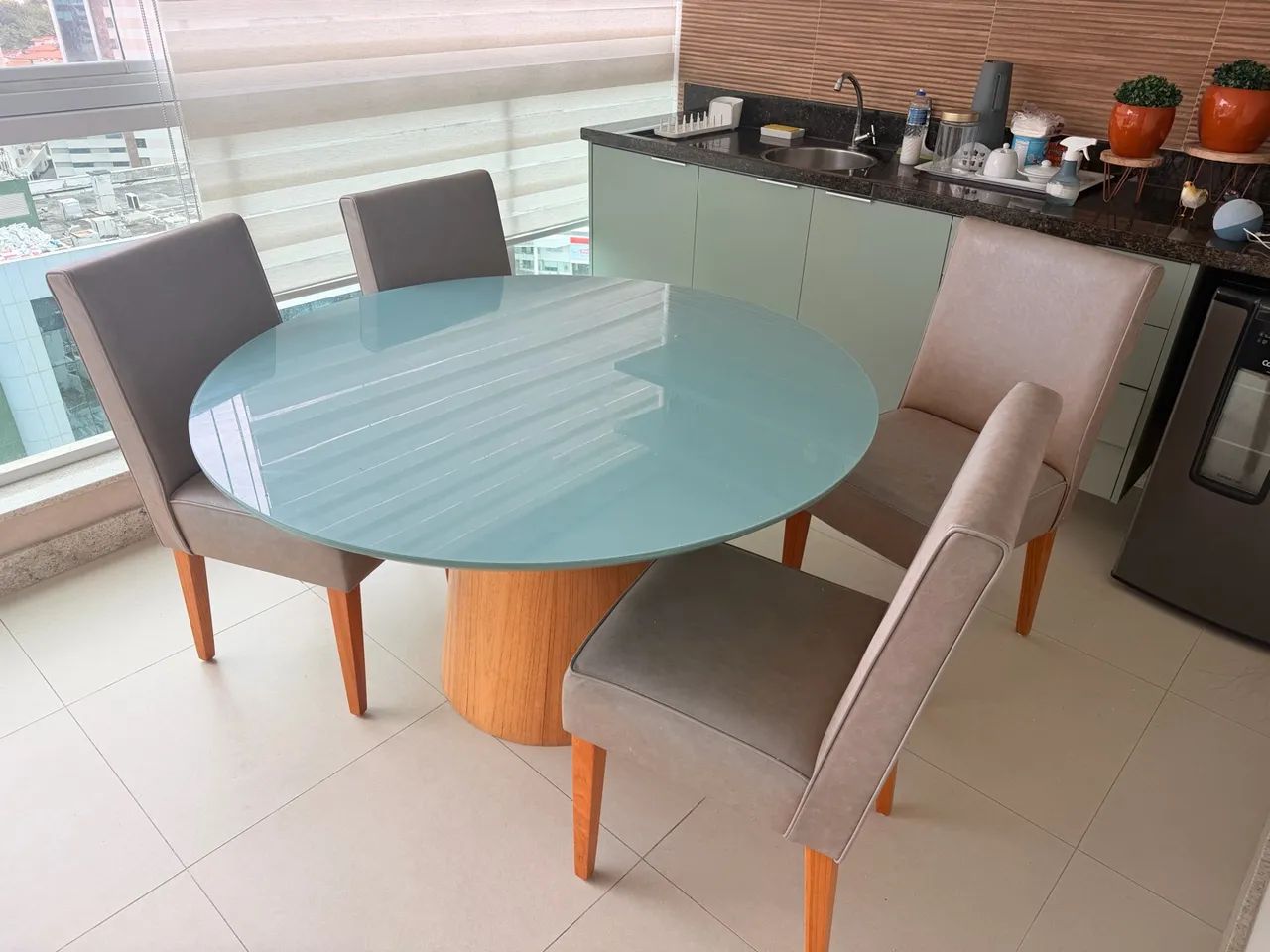Mesa de jantar e 4 cadeiras - Foto 2