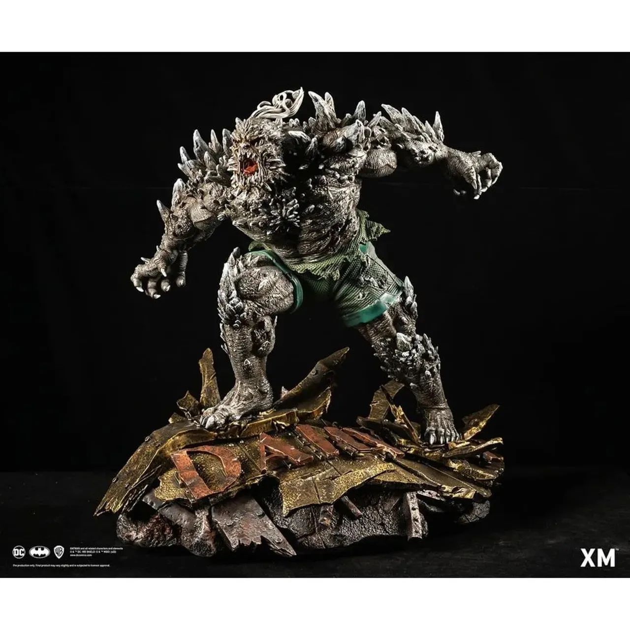Estatua Doomsday colecionável 