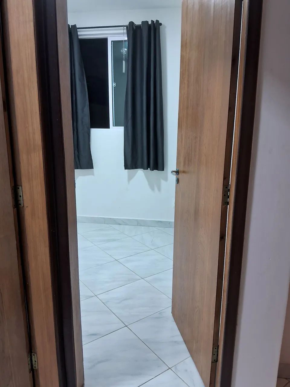 Alugo Suíte 700 reais