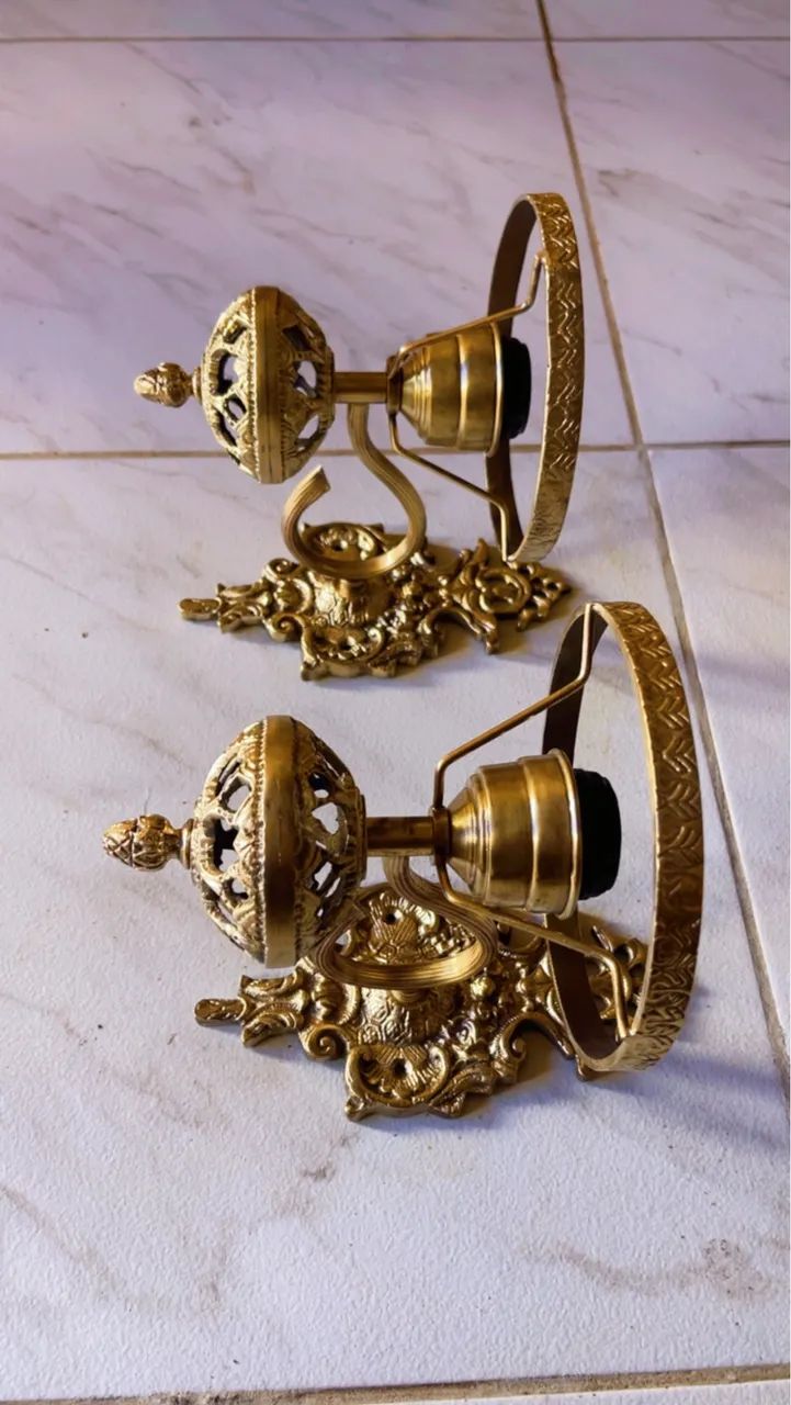 Lindo par de arandelas em bronze muita antigas  - Foto 4