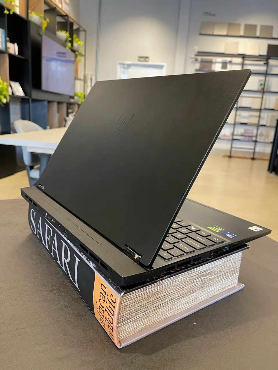 ACER PREDATOR HELIOS NEO 16S AI - RTX 5070 Ti | 48GB RAM | OLED 240Hz - Foto 5