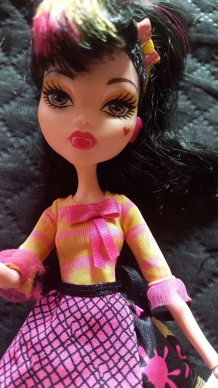 Vendo monster high draculaura  usada - Foto 3