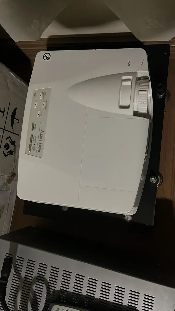 Vendo Projetor Mitsubishi HD 3200 