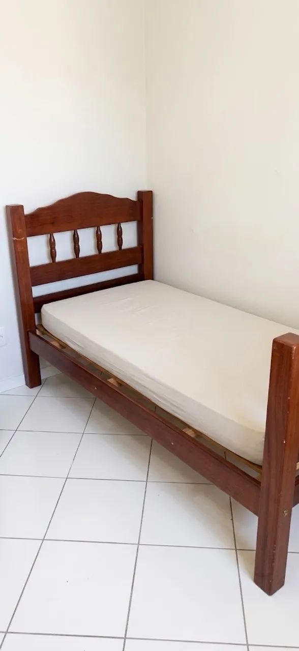 Cama de Solteiro Madeira + Colchão (Excelente Estado)