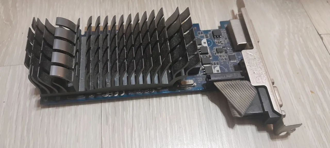 Placa de vídeo Asus nvidia 1gb 64bitz - Foto 5