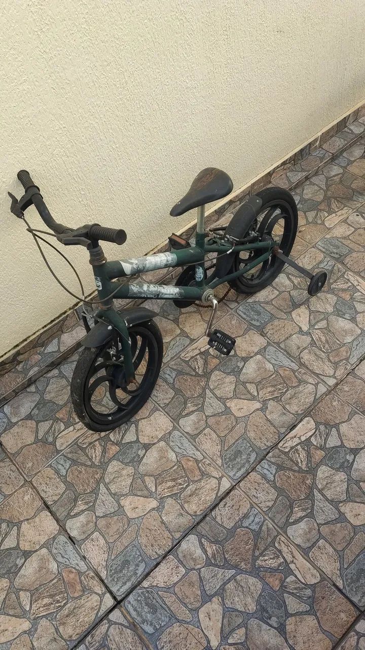 Bicicleta infantil com rodinhas do Hulk. - Foto 2