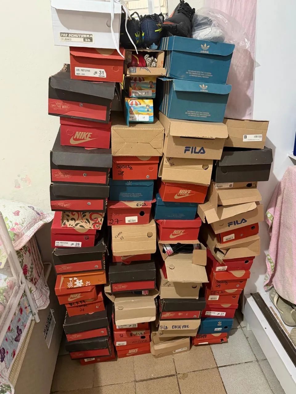 Vendo 200 pares de tenis e sandália  - Foto 2