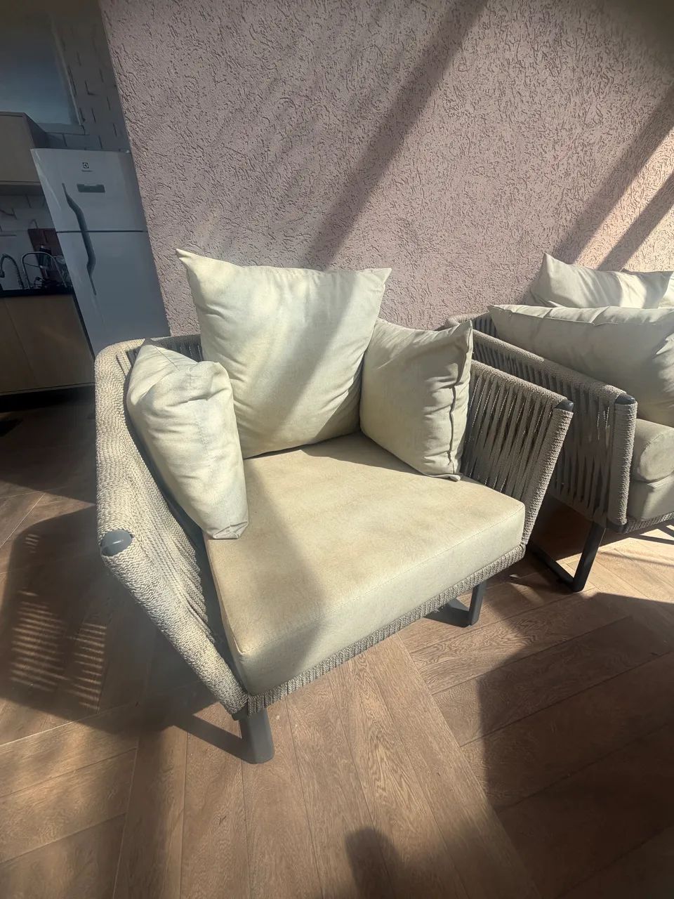 Conjunto sofá , poltrona e mesa de centro em corda náutica  - Foto 2
