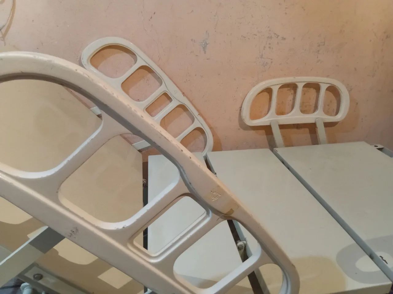 Cama hospitalar eletrica de elevação de leito  - Foto 2