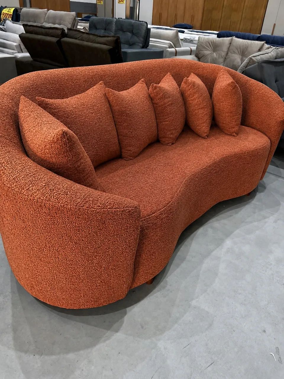 Sofá Orgânico Terracota MOSTRUÁRIO 