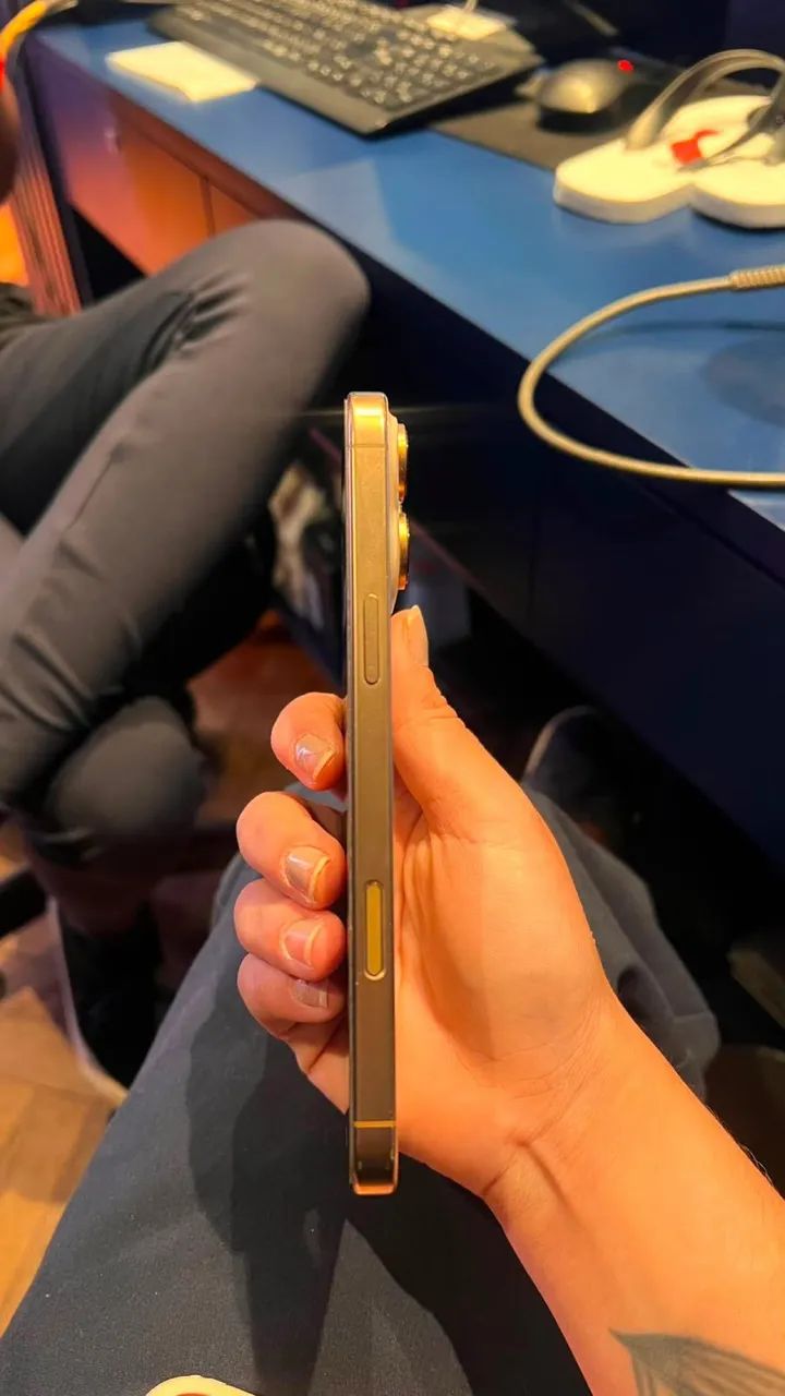 iPhone 16 Pro Max - Foto 3